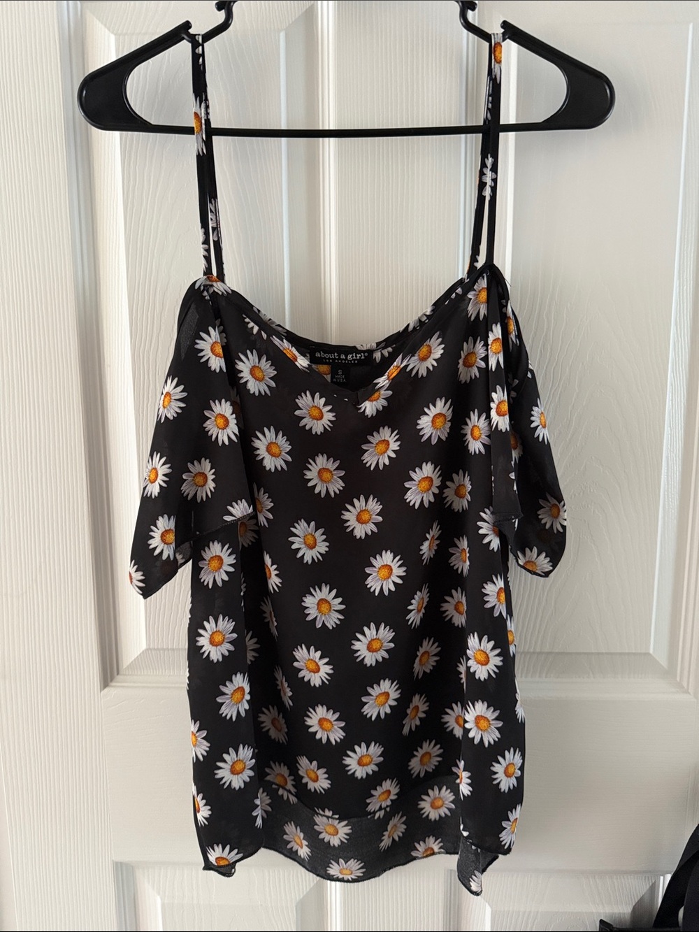 About A Girl Black Daisy Print Cold-Shoulder Top Size Small